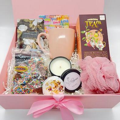 Love Me Pamper Gift Hamper cover