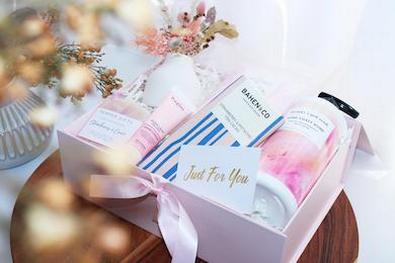 Wild Berry Pamper Gift Hamper cover