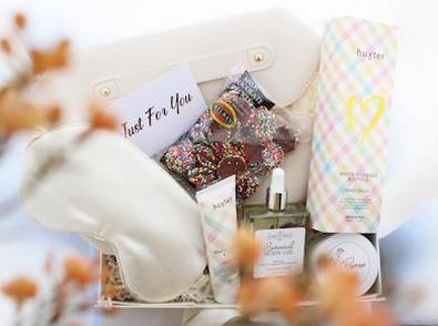 Indulge Her Pamper Gift Hamper cover